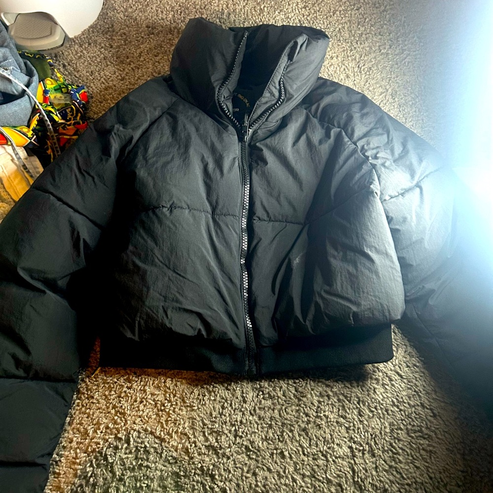 black cropped puffer